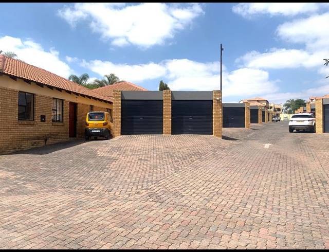 2 BEDROOM TOWNHOUSE FOR SALE IN HALFWAY GARDENS